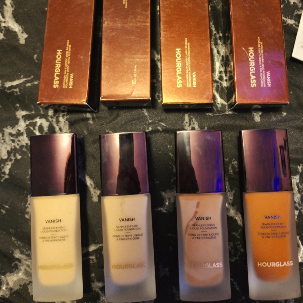 HOURGLASS Vanish Foundation
